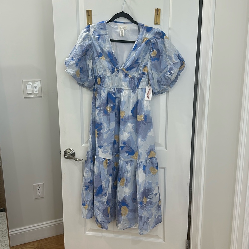 New with tags floral puff sleeve dress